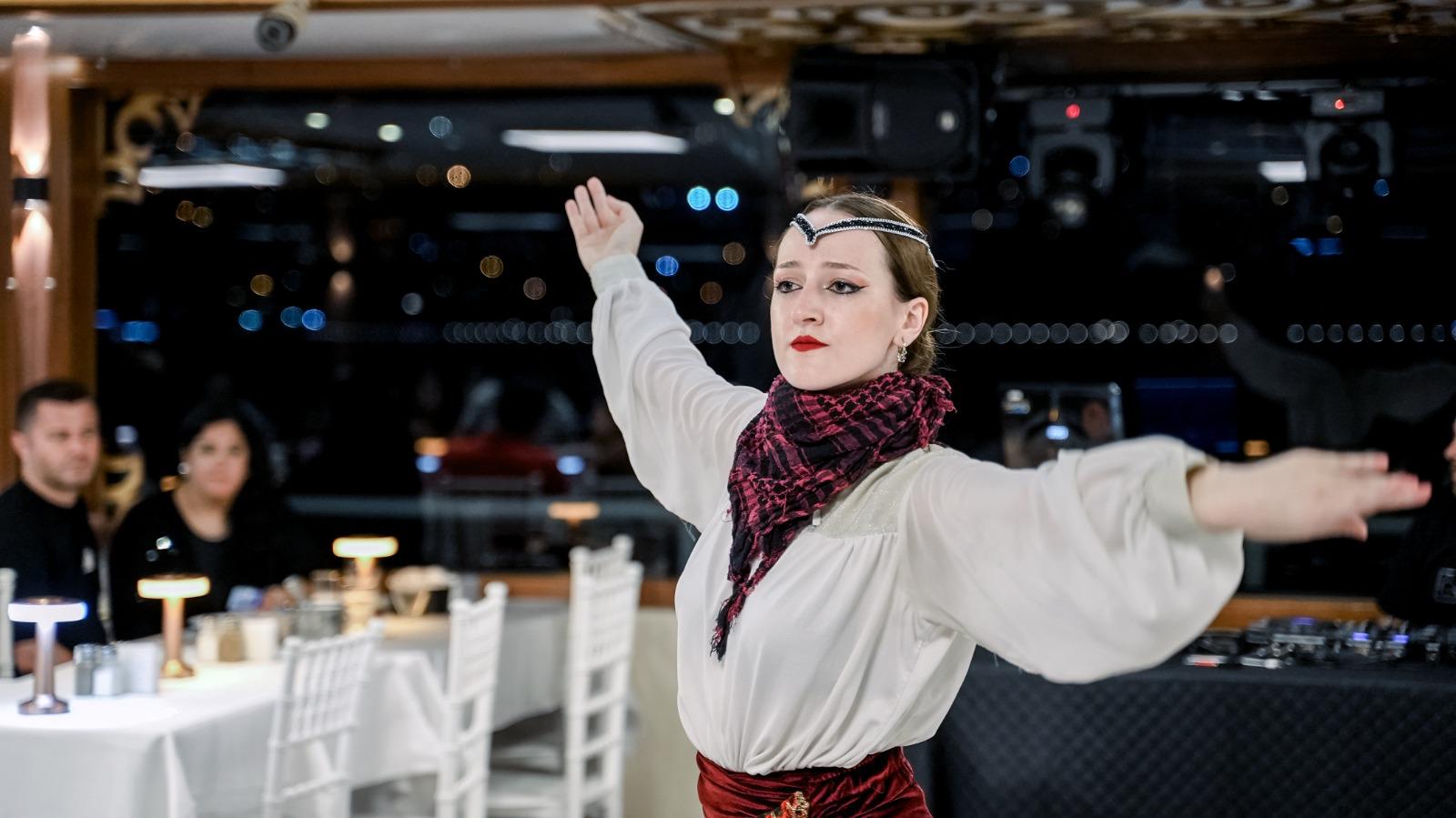 CLOSE TO SHOW PRİVATE TABLE WİTH ALCOHOL + Pickup&Drop off